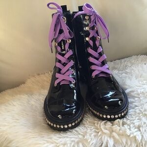 Schultz boots, shiny and very comfortable